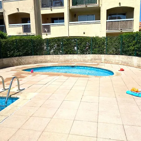 Petit Jardin, Piscine *